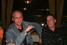 betüttelter Pan-Tau mit Wespe